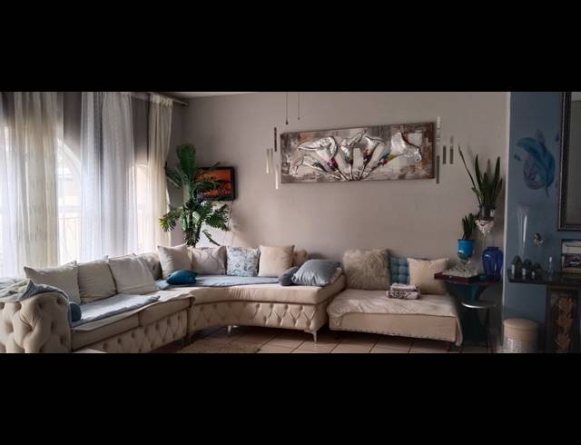 3 BEDROOM TOWNHOUSE FOR SALE IN THREE RIVERS PROPER